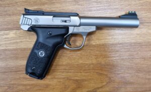 USED AS NEW SMITH WESSON SW22 VICTORY 22LR WITH SPARE MAG, RAIL AND ORIGINAL BOOK